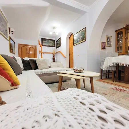 Marbi Holiday home Gjirokaster